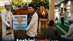 Masjid Baiturrahman Desa Kunangan Terima Sapi Kurban Presiden Prabowo, Diserahkan Langsung Bupati Muaro Jambi