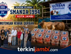 IKA SMANDA 94 Kota Jambi Sembelih 3 Sapi dan 1 Kambing, Bagikan 285 Paket Kurban