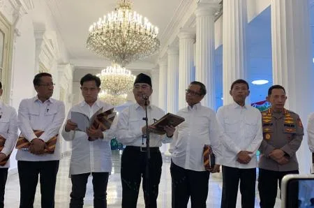 Ketua Komisi Percepatan Reformasi Polri, Jimly Asshiddiqie, menyampaikan bahwa salah satu poin penting yang dibahas adalah pengaturan jabatan sipil yang dapat diisi oleh anggota Polri aktif di luar struktur kepolisian.
