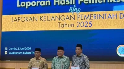 Aidi Hatta usai mendampingi Bupati Muaro Jambi, Dr. Bambang Bayu Suseno, menerima Laporan Hasil Pemeriksaan (LHP) Badan Pemeriksa Keuangan (BPK) RI Perwakilan Jambi
