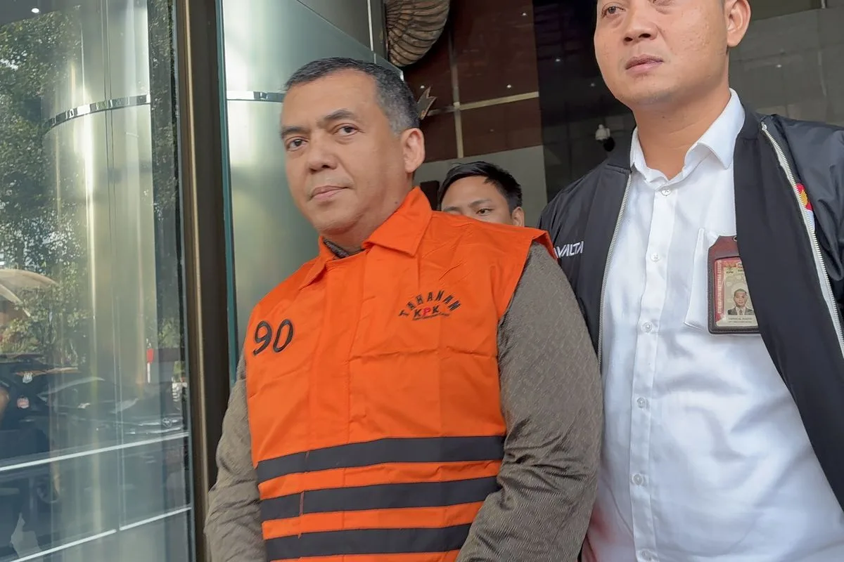 KPK menyebut mantan pejabat tinggi Kementerian Imigrasi dan Pemasyarakatan, Silmy Karim, diduga menerima aliran dana rutin sebesar Rp100 juta setiap pekan yang berasal dari praktik pemerasan terhadap WNA.