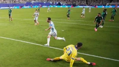 Leonel Messi Mega bintang berjuluk La Pulga itu mencetak tiga gol sekaligus atau hattrick saat membawa Argentina mengalahkan dengan skor telak 3-0 pada laga Grup J Piala Dunia 2026