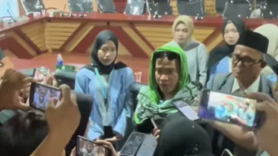 Sejumlah mahasiswa dan pemuda yang tergabung dalam Aliansi Mahasiswa Masyarakat Pemuda Kota Palembang (AMMPKP) menggelar aksi unjuk rasa di Gedung DPRD Kota Palembang