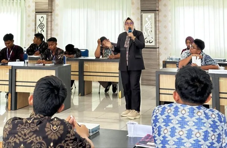 Tokoh perempuan Jambi, Ade Erma Suryani, mengajak generasi muda perempuan untuk lebih berani mengambil peran dalam ruang-ruang pengambilan kebijakan, termasuk di lembaga legislatif.