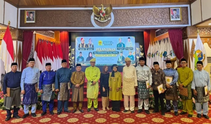 Pelantikan turut dihadiri Gubernur Jambi Al Haris, anggota DPR RI Hasan Basri Agus, Ketua Dewan Penasehat PB ISMI Tengku Erry Nuradi, Wali Kota Jambi Maulana, tokoh masyarakat, serta jajaran pengurus ISMI yang baru dilantik.