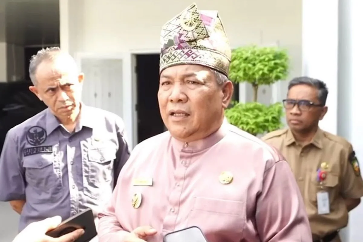 Pelaksana Tugas (Plt) Gubernur Riau SF Hariyanto yang menyebut Program Makan Bergizi Gratis (MBG) berdampak terhadap penerimaan Pendapatan Asli Daerah (PAD) Provinsi Riau.