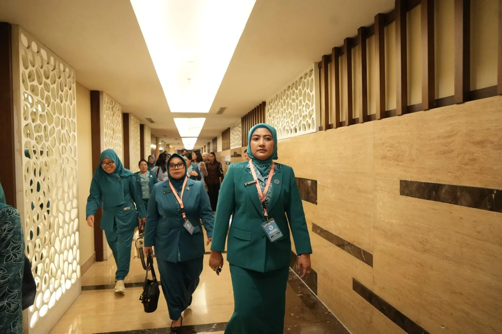 Ketua Tim Penggerak (TP) PKK Kabupaten Muaro Jambi, Ririn Novianty, SE, menghadiri puncak peringatan Hari Kesatuan Gerak (HKG) PKK ke-54 yang berlangsung di Hotel Claro Makassar, Sulawesi Selatan