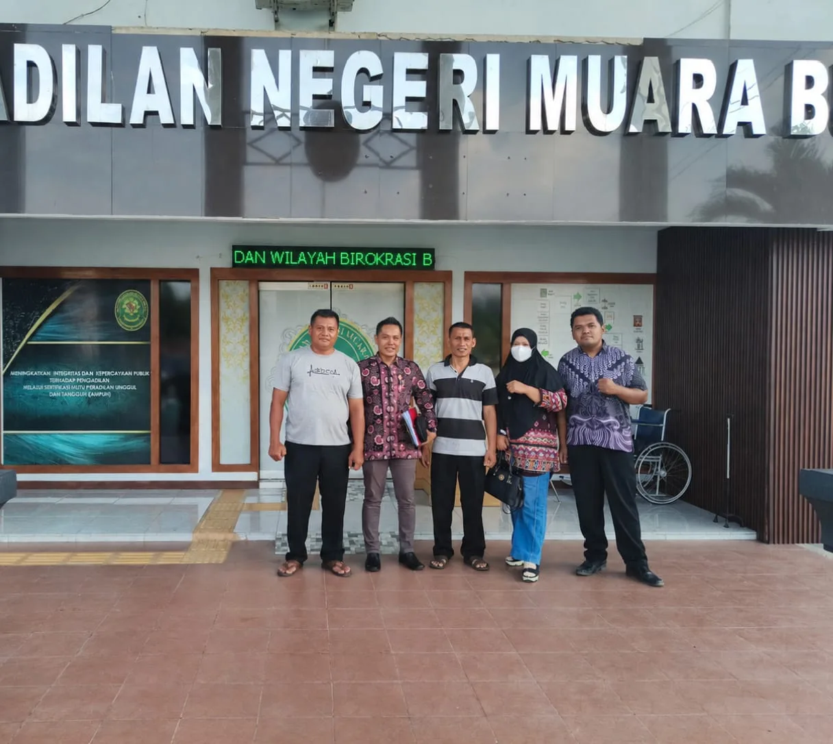 Perkara gugatan perdata terkait sengketa kepemilikan lahan di RT.03 Desa Serasah, Kecamatan Pemayung, Kabupaten Batang Hari, hingga kini masih dalam proses pemeriksaan di Pengadilan Negeri Muara Bulian