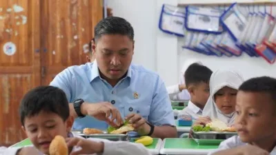 Kepala BGN, Sudaryono, menyusul adanya dugaan sejumlah dapur MBG menggunakan barang subsidi seperti LPG 3 kilogram, Minyakita, dan beras Stabilisasi Pasokan dan Harga Pangan (SPHP).