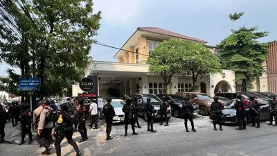 Tim gabungan Direktorat Reserse Kriminal Khusus (Ditreskrimsus) Polda Metro Jaya bersama Korps Pemberantasan Tindak Pidana Korupsi (Kortastipidkor) Polri menemukan sebuah brankas berukuran besar saat menggeledah Kafe de'Clan Signature di kawasan Cipete, Cilandak, Jakarta Selatan,