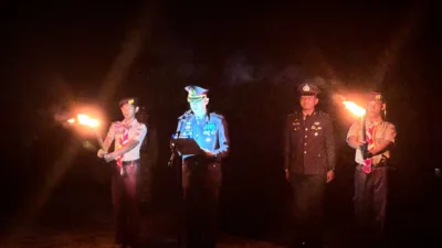 Kapolres Muaro Jambi AKBP Bayu Noormansyah, S.H., S.I.K., M.H. memimpin Apel Kehormatan dan Renungan Suci dalam rangka memperingati Hari Ulang Tahun ke-81 Kemerdekaan Republik Indonesia.