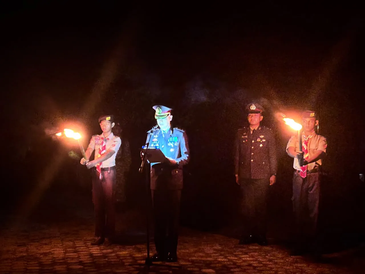 Kapolres Muaro Jambi AKBP Bayu Noormansyah, S.H., S.I.K., M.H. memimpin Apel Kehormatan dan Renungan Suci dalam rangka memperingati Hari Ulang Tahun ke-81 Kemerdekaan Republik Indonesia.
