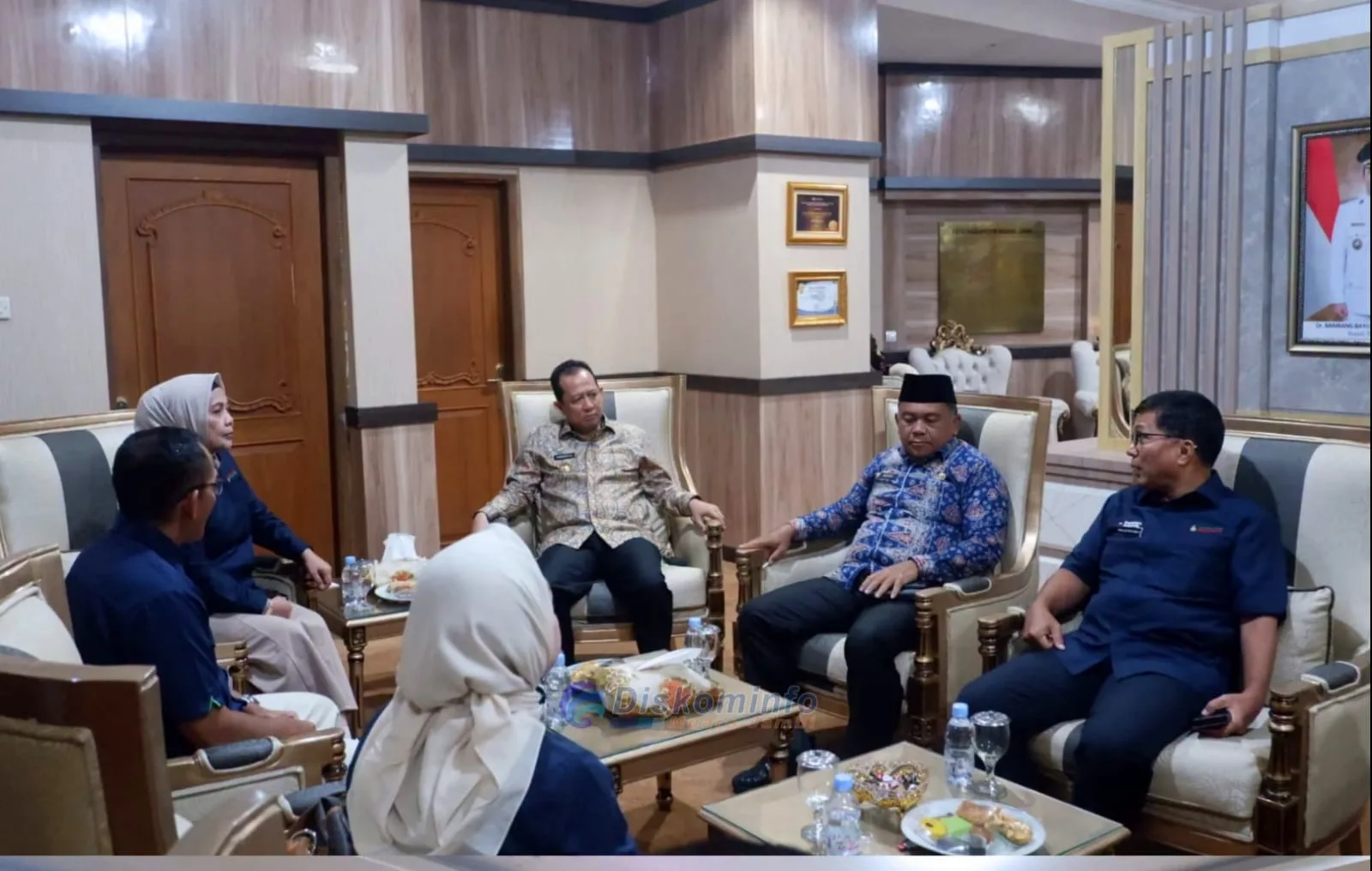 Bupati Muaro Jambi, Bambang Bayu Suseno, menerima kunjungan audiensi jajaran manajemen PT Agrinas Palma Nusantara di Ruang Kerja Bupati, Kamis (20/8/2026).