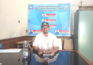 Ketua Fraksi PAN DPRD Kabupaten Muaro Jambi, Robinson Sirait, S.M., menyatakan dukungannya terhadap rencana Pemerintah Kabupaten Muaro Jambi mengajukan pinjaman daerah sebesar Rp200 miliar