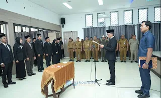 Wakil Bupati Muaro Jambi, Junaidi Mahir, mengambil sumpah jabatan sekaligus melantik sejumlah Pejabat Administrator, Pejabat Pengawas, dan Pejabat Fungsional di lingkungan Pemerintah Kabupaten Muaro Jambi Tahun 2026.