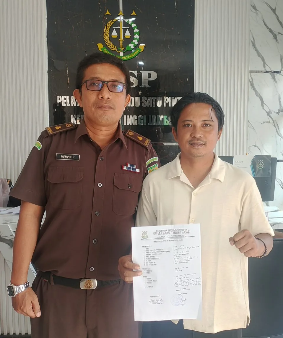 Ketua MPRJ Jambi Bob To Saat menyampaikan Laporan Dugaan Mark Up Pengadaan Barang dan Jasa ke Kejati Jambi ,Kamis 07 September 2026