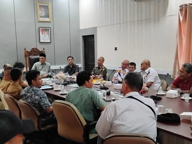 Rencana pembangunan stockpile dan hauling batu bara di Mendalo Darat, Kecamatan Jambi Luar Kota (Jaluko), Kabupaten Muaro Jambi, mendapat penolakan dari Komisi I bersama lintas komisi DPRD Kabupaten Muaro Jambi.