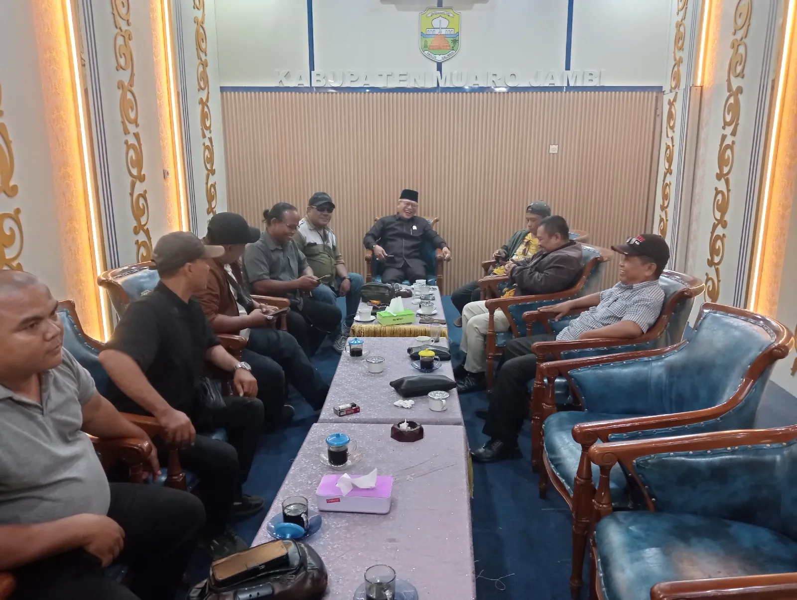 Ketua Dewan Perwakilan Rakyat Daerah (DPRD) Kabupaten Muaro Jambi, Aidi Hatta, menerima kunjungan audiensi puluhan wartawan dan insan pers yang bertugas di wilayah Kabupaten Muaro Jambi
