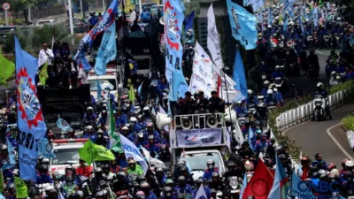 Ribuan Buruh Konvoi di Jakarta, KBPBI Bawa 11 Tuntutan soal Perlindungan Ketenagakerjaan