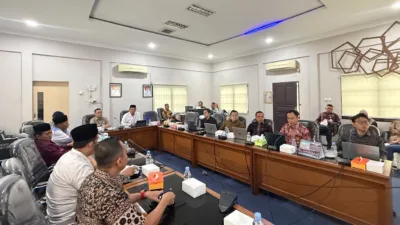 Rancangan Peraturan Daerah (Ranperda) melalui panitia kerja yang dibentuk untuk mengkaji sejumlah rancangan regulasi,