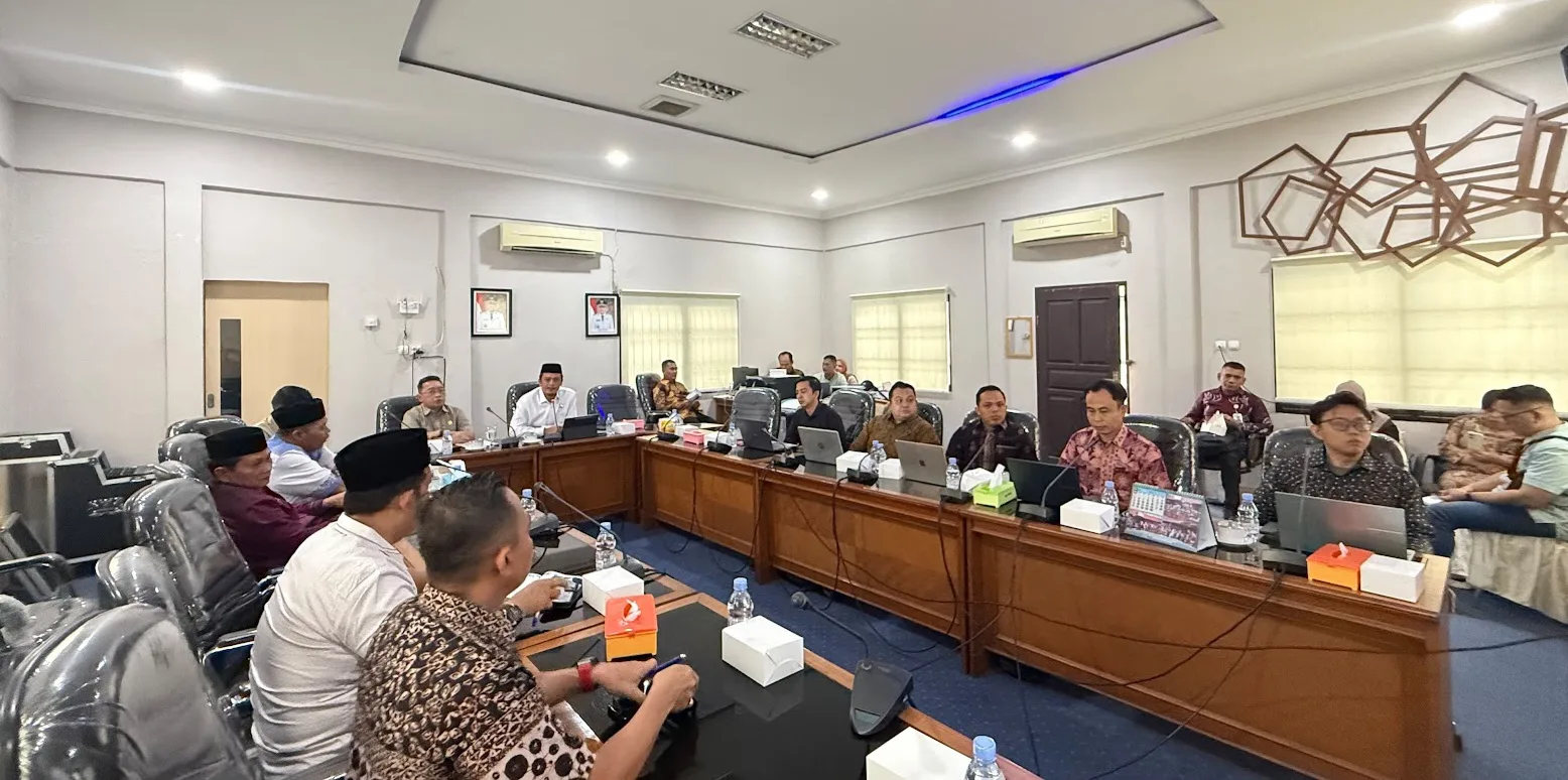 Rancangan Peraturan Daerah (Ranperda) melalui panitia kerja yang dibentuk untuk mengkaji sejumlah rancangan regulasi,