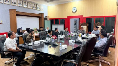Panitia Kerja (Panja) II DPRD Kabupaten Muaro Jambi menggelar rapat pembahasan Rancangan Peraturan Daerah (Ranperda) tentang Pencegahan dan Peningkatan Kualitas terhadap Perumahan Kumuh dan Permukiman Kumuh