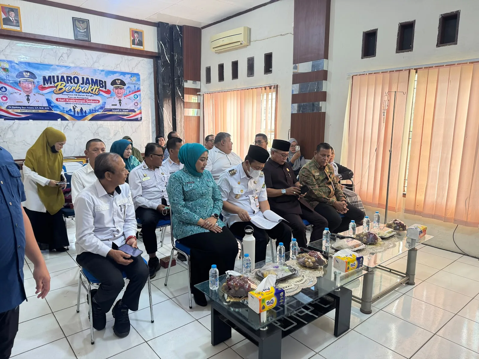 Jambi Aidi Hatta mengikuti Zoom Meeting puncak peringatan Hari Kontrasepsi Sedunia yang dilaksanakan serentak secara nasional.