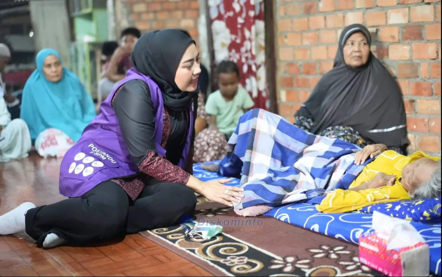Ketua Tim Penggerak PKK Kabupaten Muaro Jambi, Ririn Novianti, yang merupakan istri Bupati Muaro Jambi Bambang Bayu Suseno.